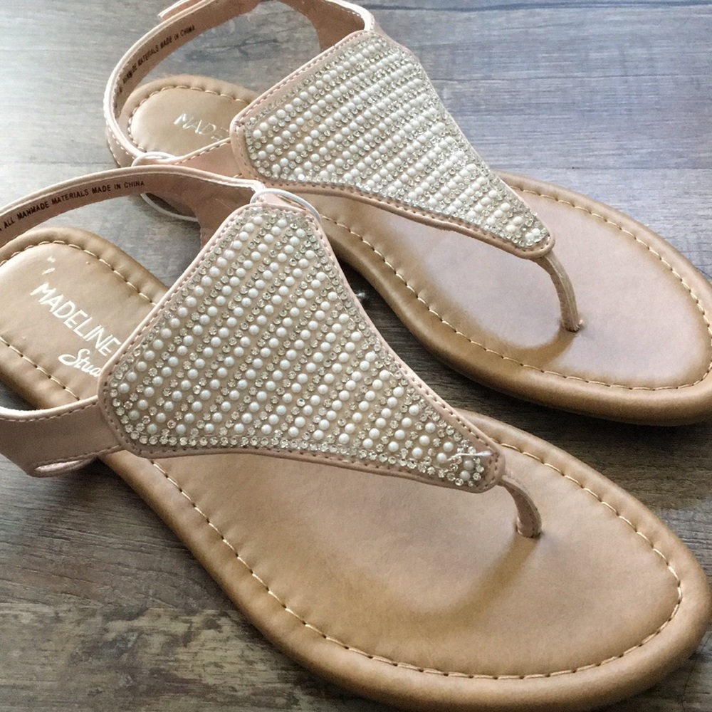 Madeline Stuart sandals size 6